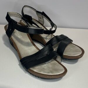 Merrell Revalli Aura Black
Leather Wedge Sandals Women's Size 11